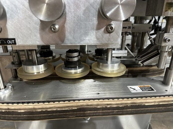 Bottle Capper capping machine for plastic screw caps and closures