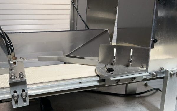 SUREKAP 6 QUILL INLINE BOTTLE CAPPER WITH CAP FEED ELEVATOR SORTER