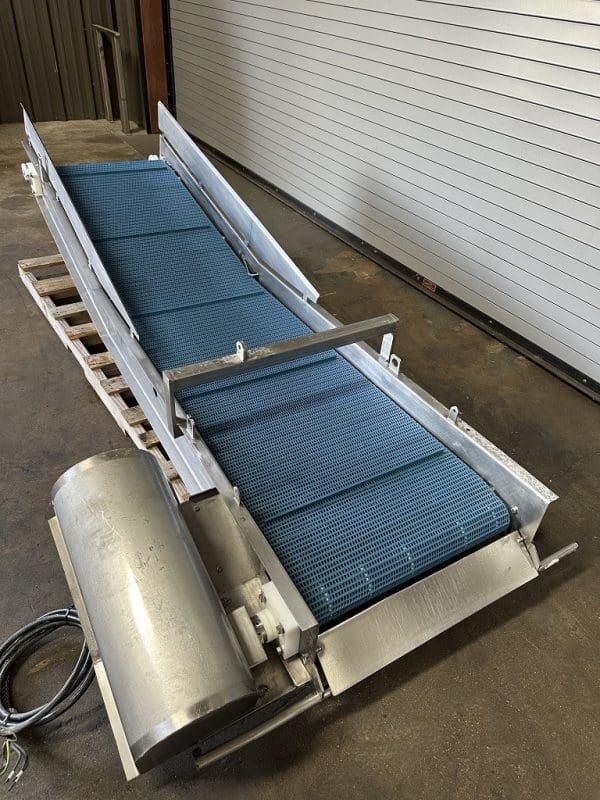 Conveyor 26in x 118in Stainless Incline Cleated Food Conveyor