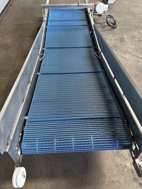 Conveyor 26in x 118in Stainless Incline Cleated Food Conveyor